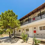 Karras Hotell Laganas