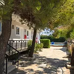 Karras Hotell Laganas