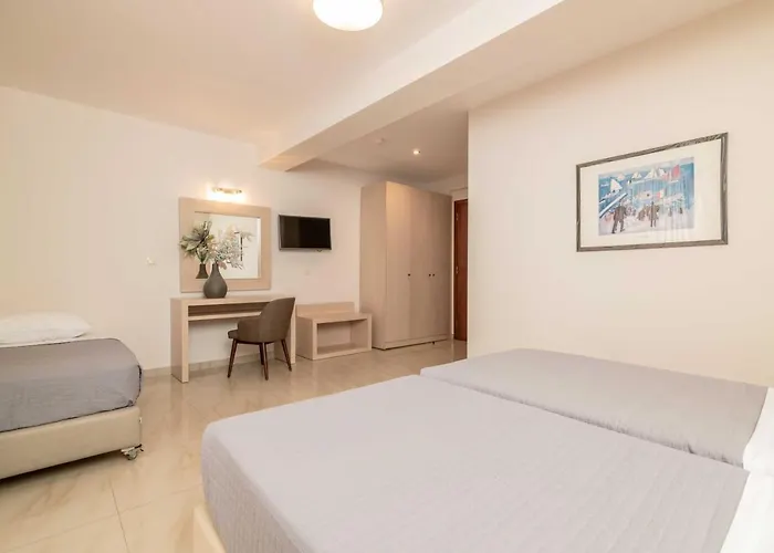 Ξενοδοχείο Karras 4*